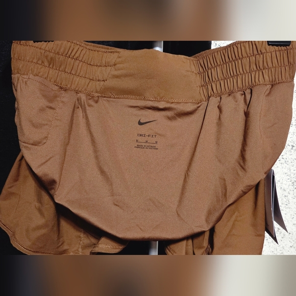 NWT- Nike Dri-Fit Brown Loose Fit Shorts -M - Picture 4 of 5